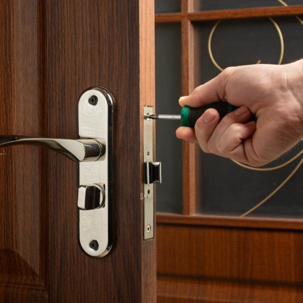 Locksmith,Repair,Or,Install,The,Door,Lock,In,House.